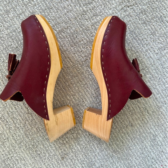 NEW BRYR Clogs with Burgundy Leather and Tassles, Sz 36 - Picture 3 of 6